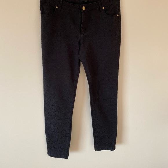 Black patterned Vintage Inspired Pants - Picture 3 of 9